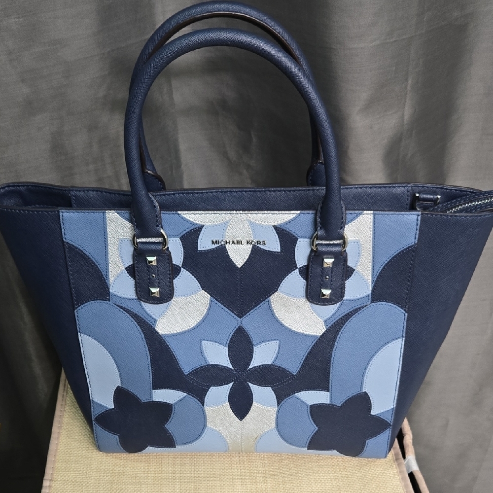 Michael Kors Blue  Patterned Tote EUC - Picture 13 of 16